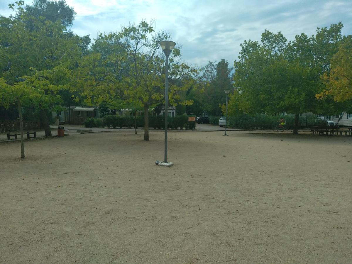 Camping Homair Domaine Des Iscles Mobil-Home Climatise La Roque-d'Antheron Exterior foto